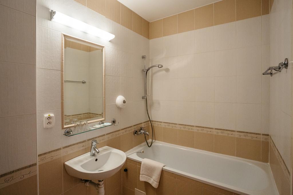Hotel Artin Bardejov Extérieur photo