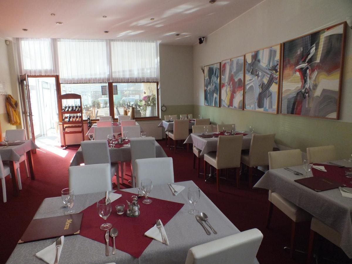 Hotel Artin Bardejov Extérieur photo
